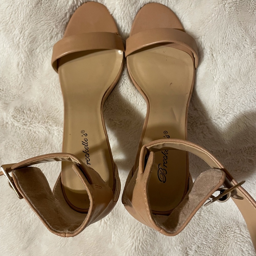 Nude, size 10 Heels